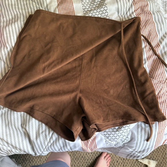 Abercrombie & Fitch Vegan Suede Skirt in Rich Brown - Picture 2 of 3